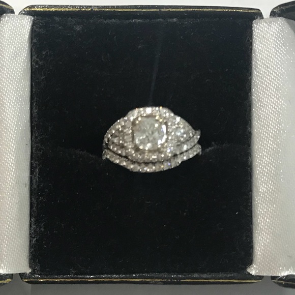 Diamond Bridal Set - Picture 1 of 8